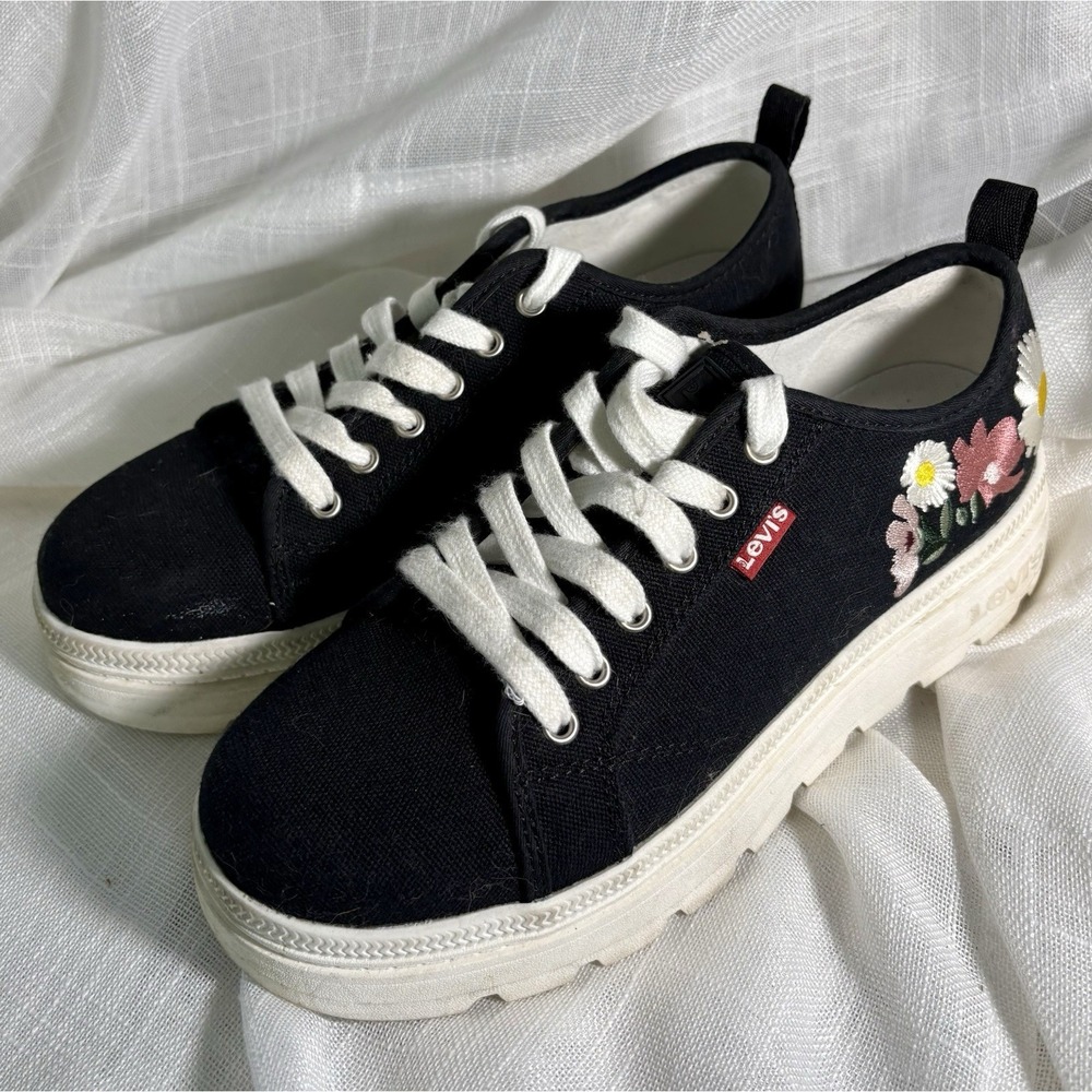 Levi's Black Canvas Floral Embroidery Womens Size 7.5